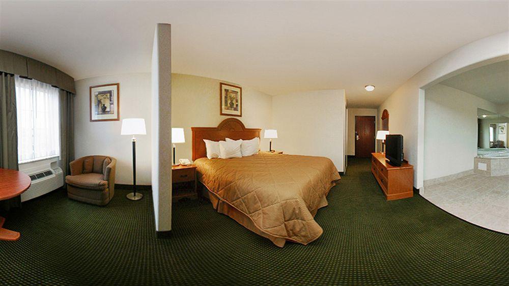 Quality Inn & Suites Franklin Exterior photo